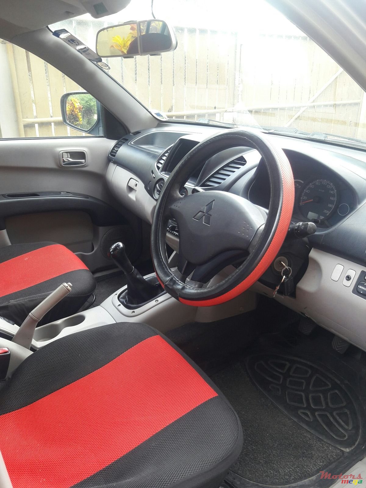 2008' Mitsubishi L 200 2x4 photo #5