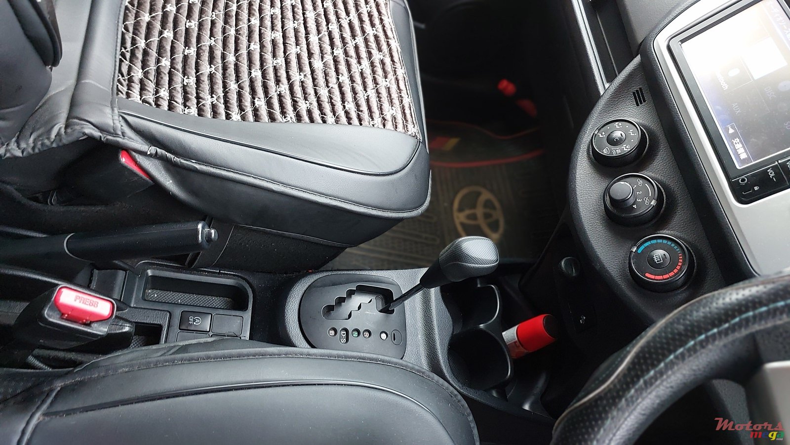 2016' Toyota Vitz photo #7