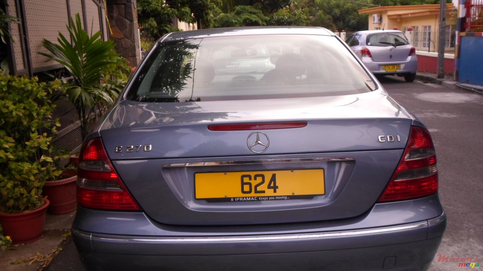 2004' Mercedes-Benz E-Class photo #2