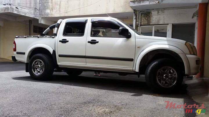 2005' Isuzu photo #2