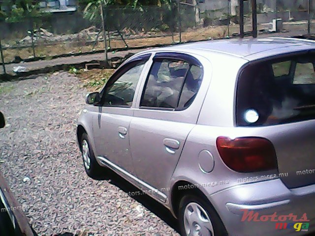 2002' Toyota vitz photo #1