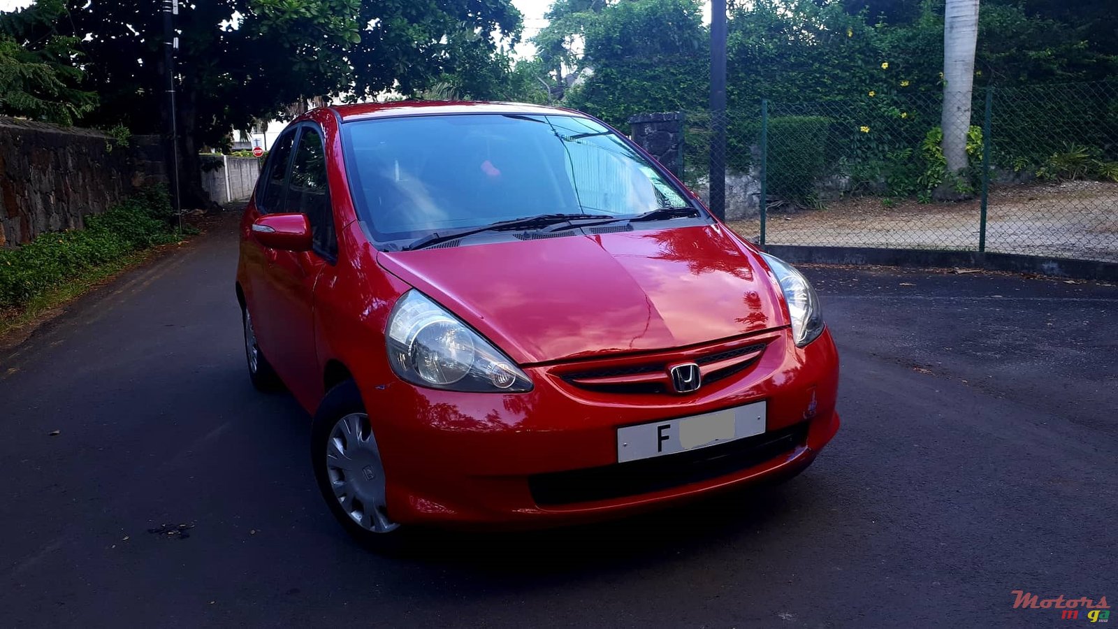 2004' Honda Fit photo #1