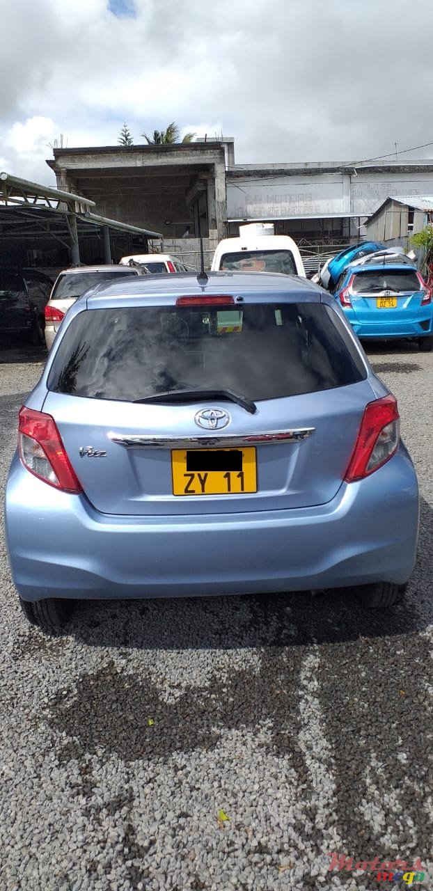 2011' Toyota Vitz photo #2