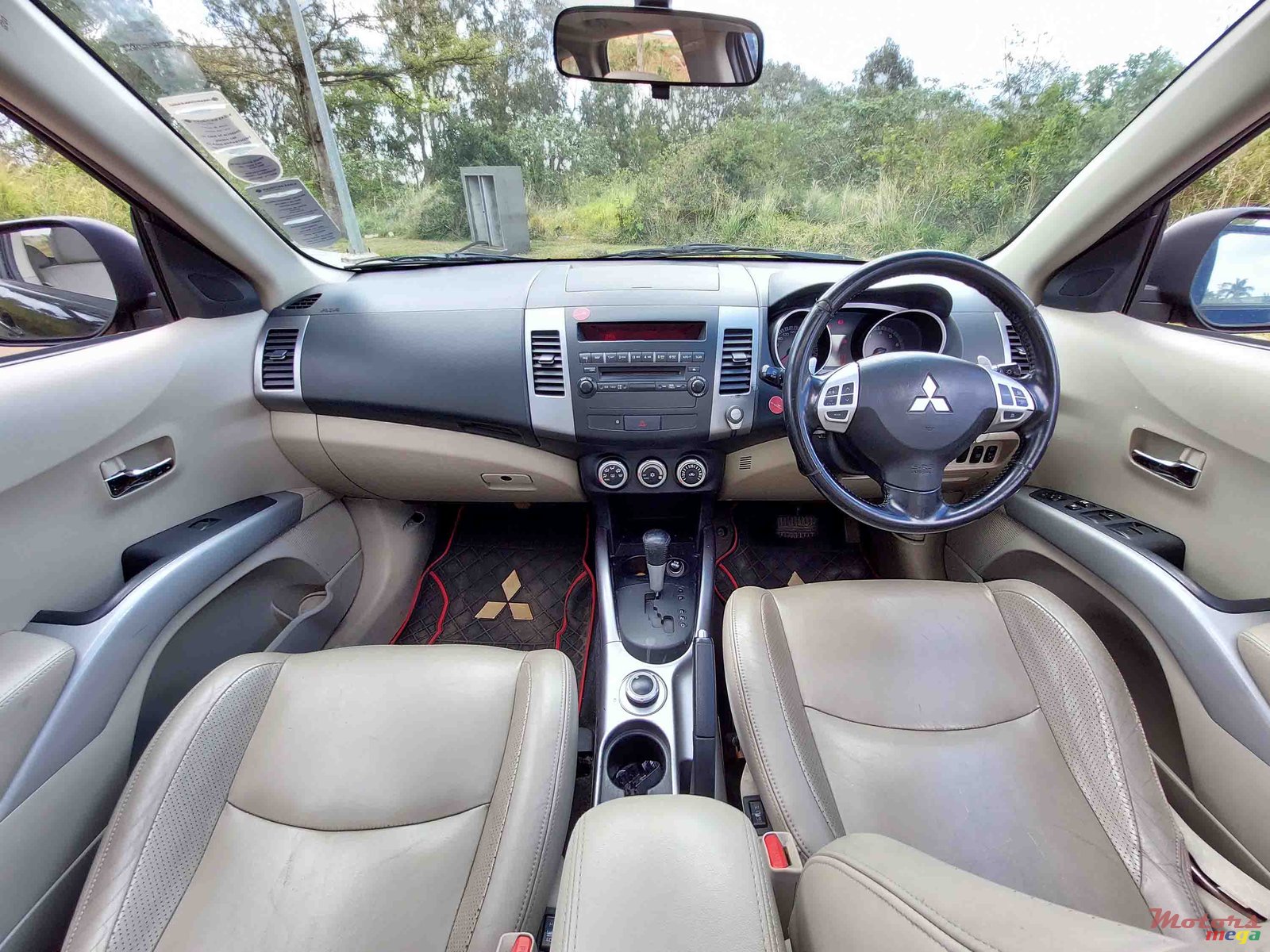 2009' Mitsubishi Outlander photo #4