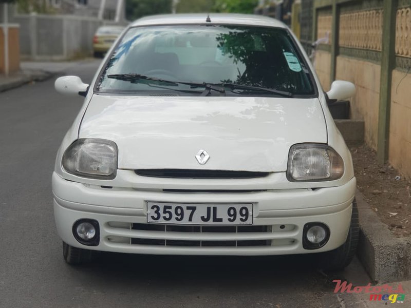 1999' Renault Clio photo #1
