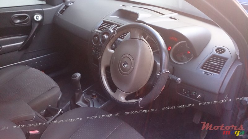 2005' Renault Megane Berline photo #3