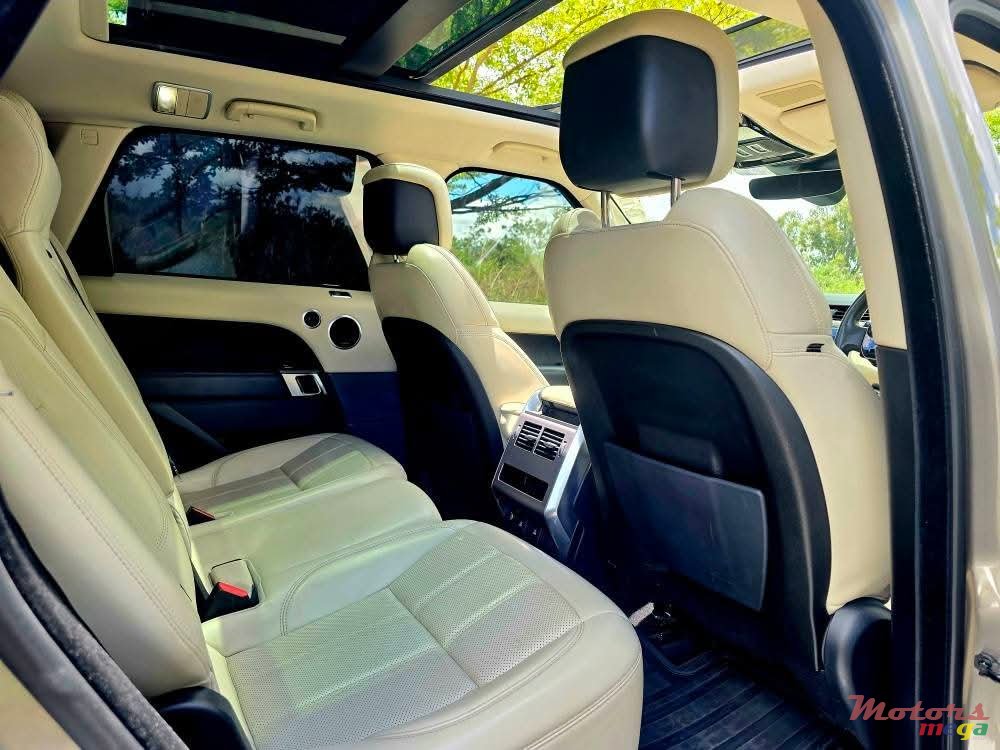 2020' Land Rover Range Rover Sport Plug in hybrid P400E photo #7