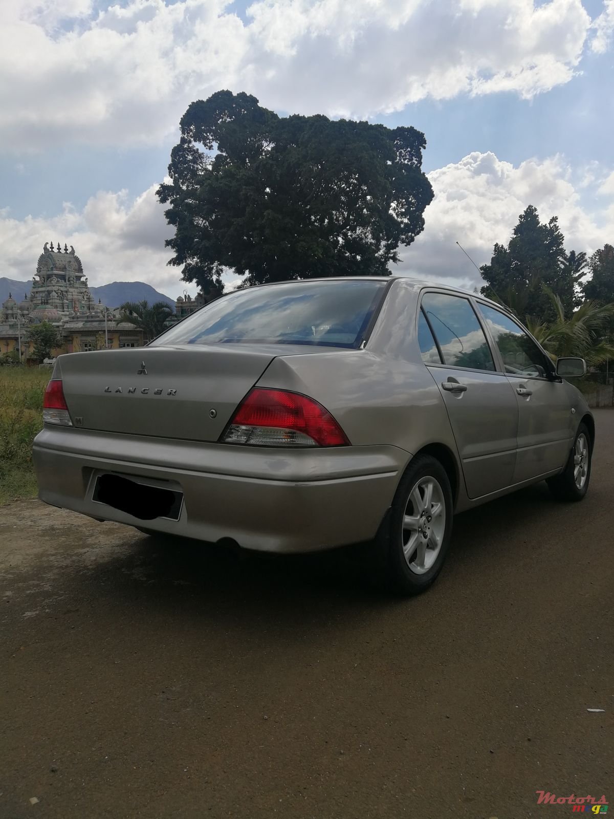 2002' Mitsubishi Lancer Cedia photo #3