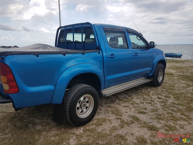 2006' Toyota Hilux photo #2