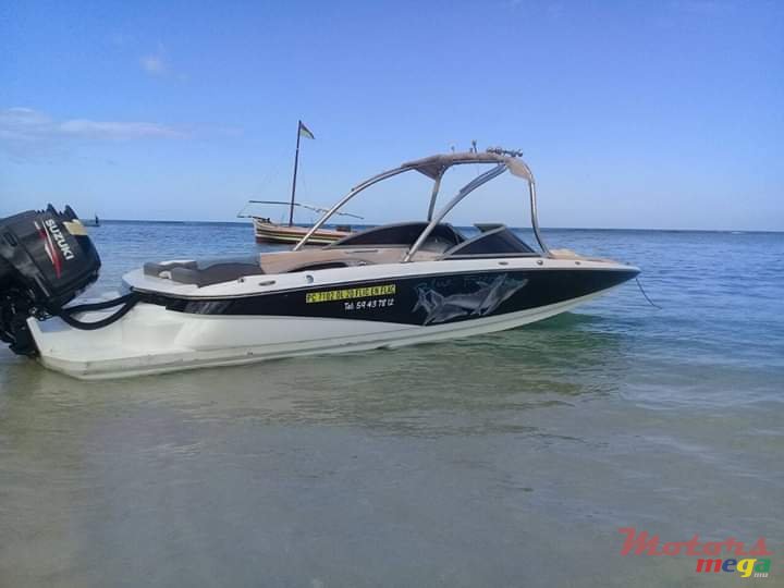 2010' MasterCraft With Outboard engine photo #1