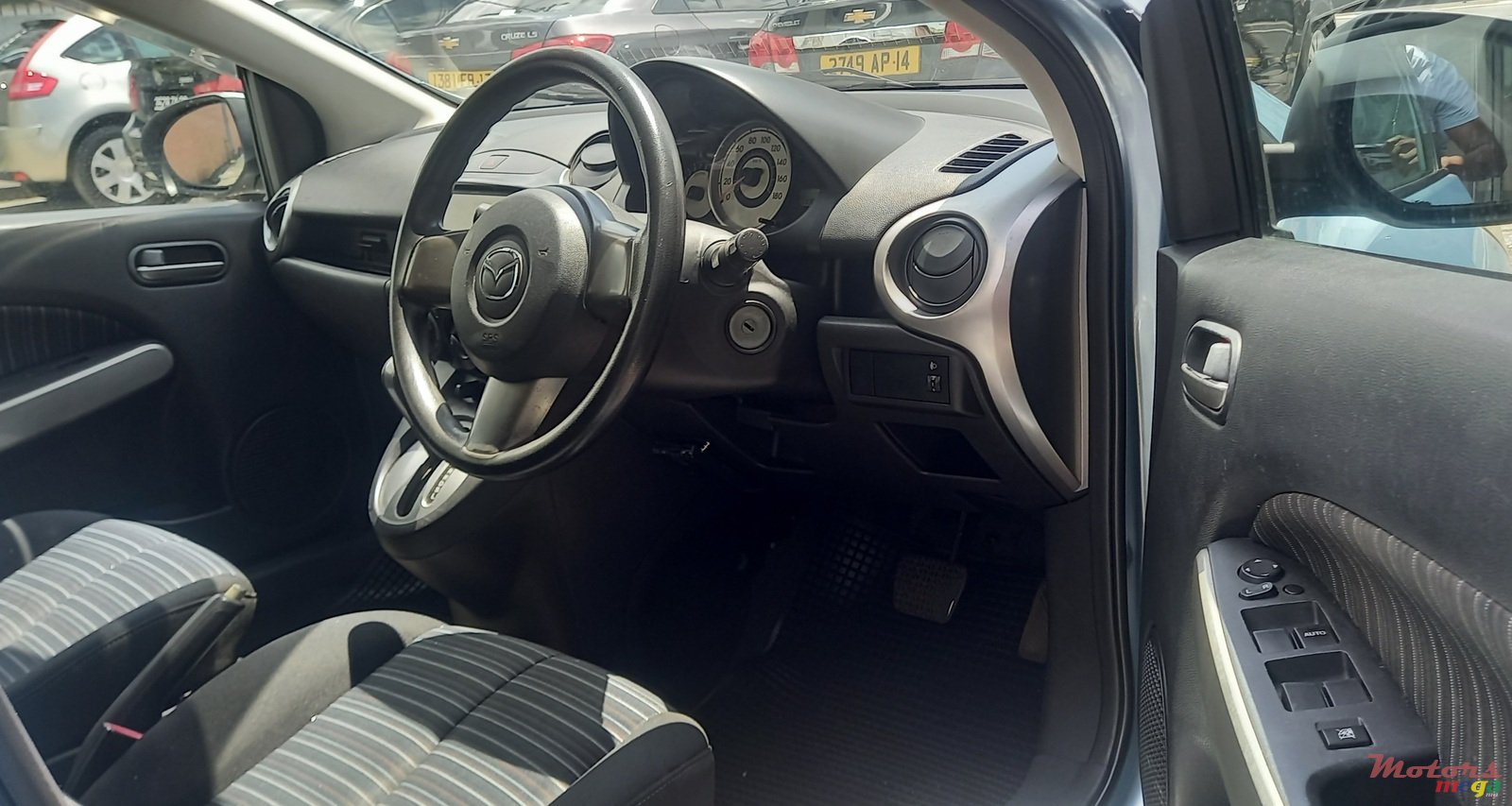 2011' Mazda Demio photo #5