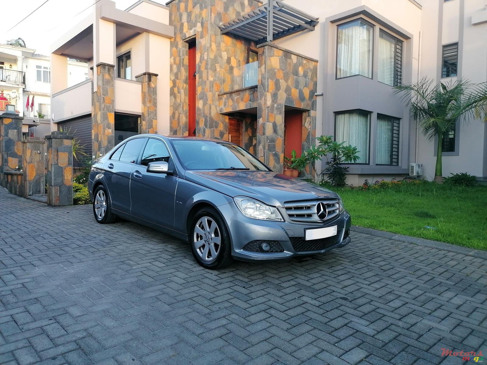 2011' Mercedes-Benz C-Class photo #1