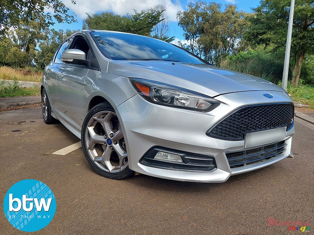 2018' Ford Focus ST photo #1