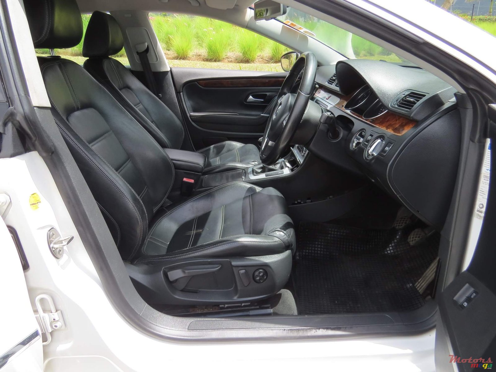 2011' Volkswagen CC photo #1