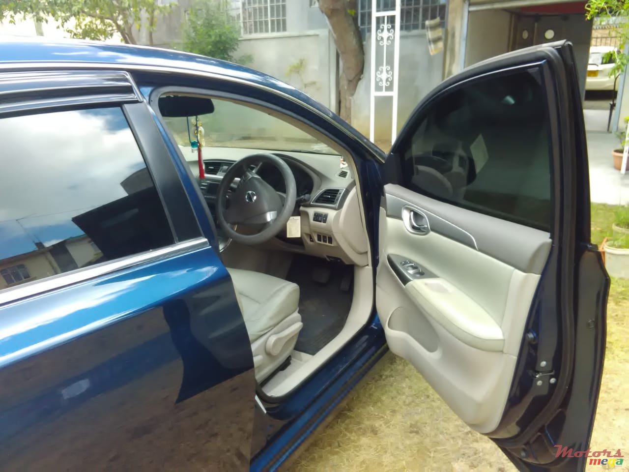 2013' Nissan photo #5