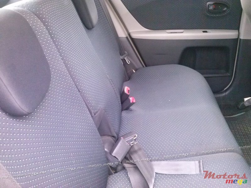 2005' Toyota photo #7