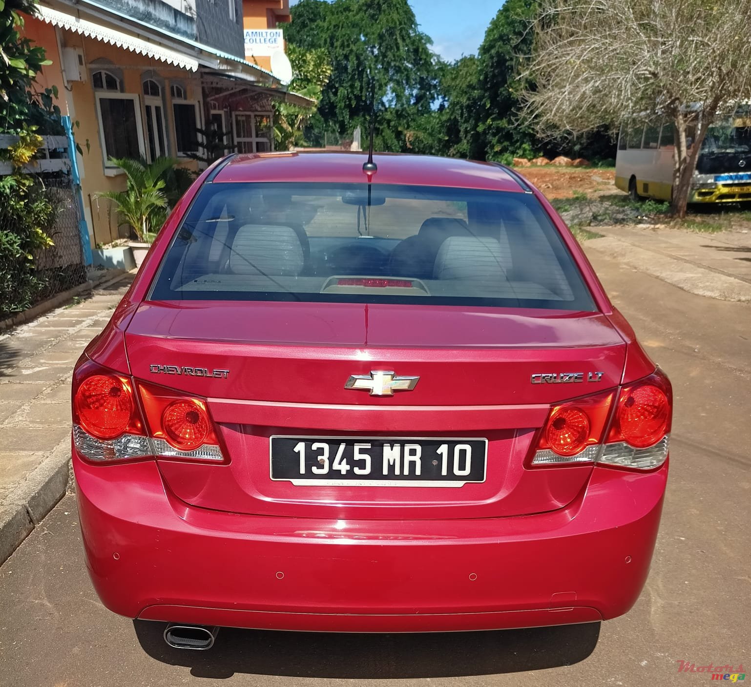 2010' Chevrolet Cruze photo #5