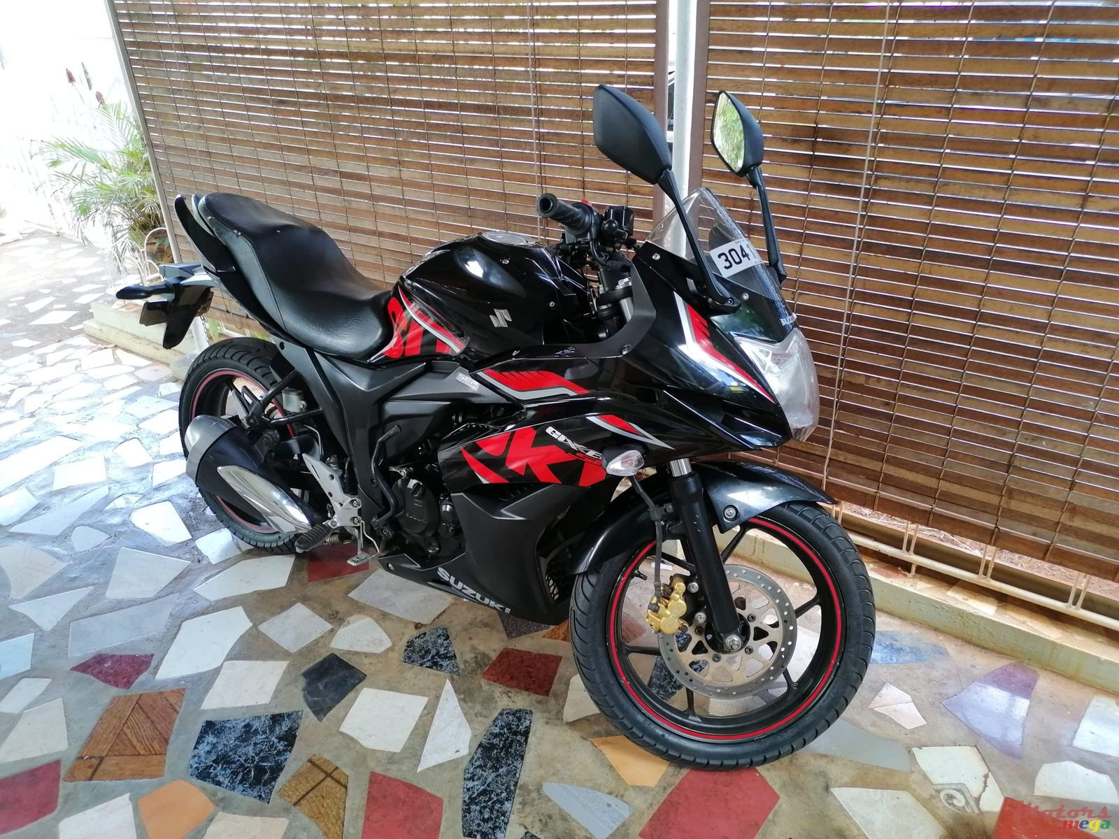 2018' Suzuki gsx 150 photo #1