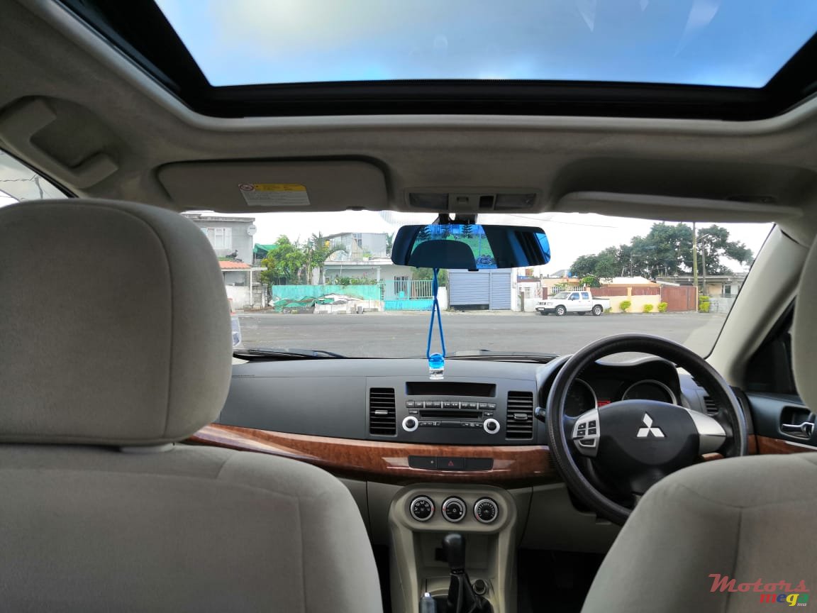 2010' Mitsubishi Lancer Evolution Ex fully executive photo #3