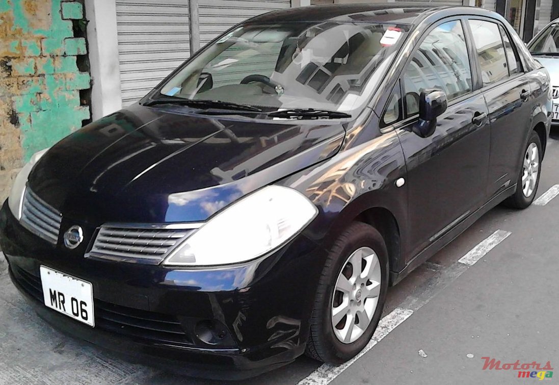 2006' Nissan Tiida photo #1