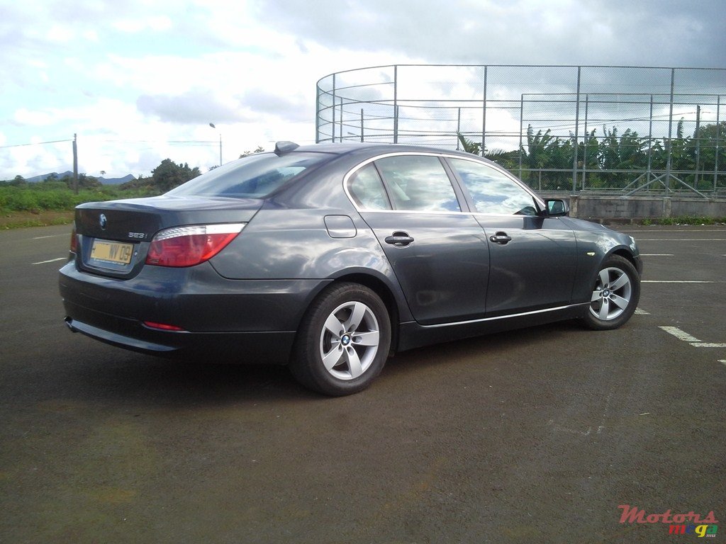 2009' BMW 523 photo #6
