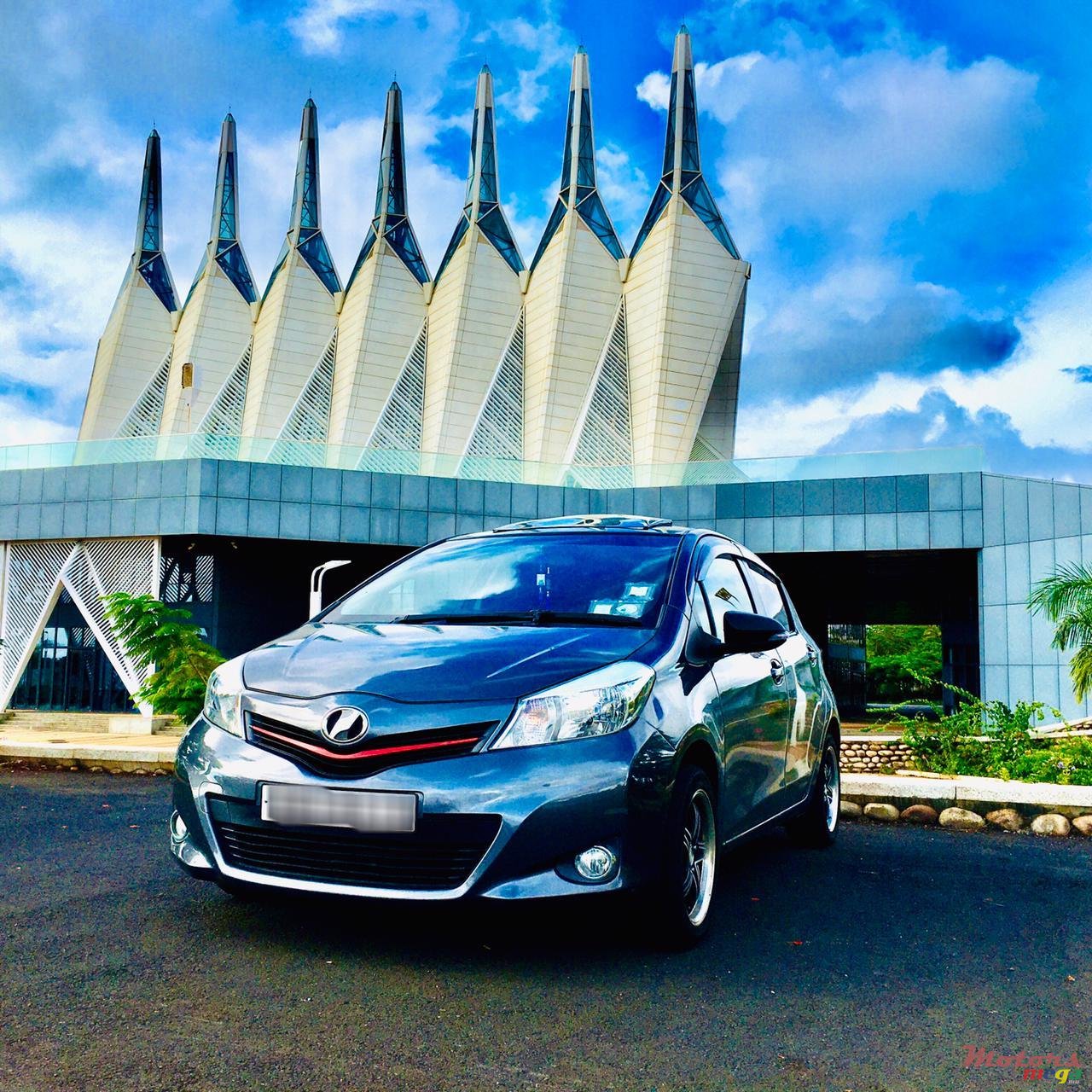 2011' Toyota Vitz photo #2