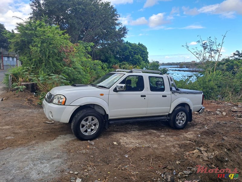 2018' Nissan Hardbody photo #2