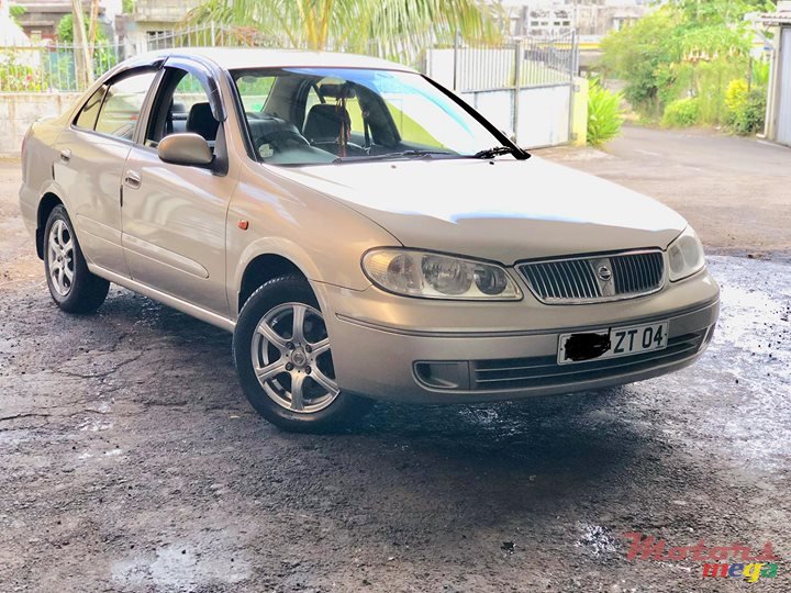 2004' Nissan Sunny photo #2