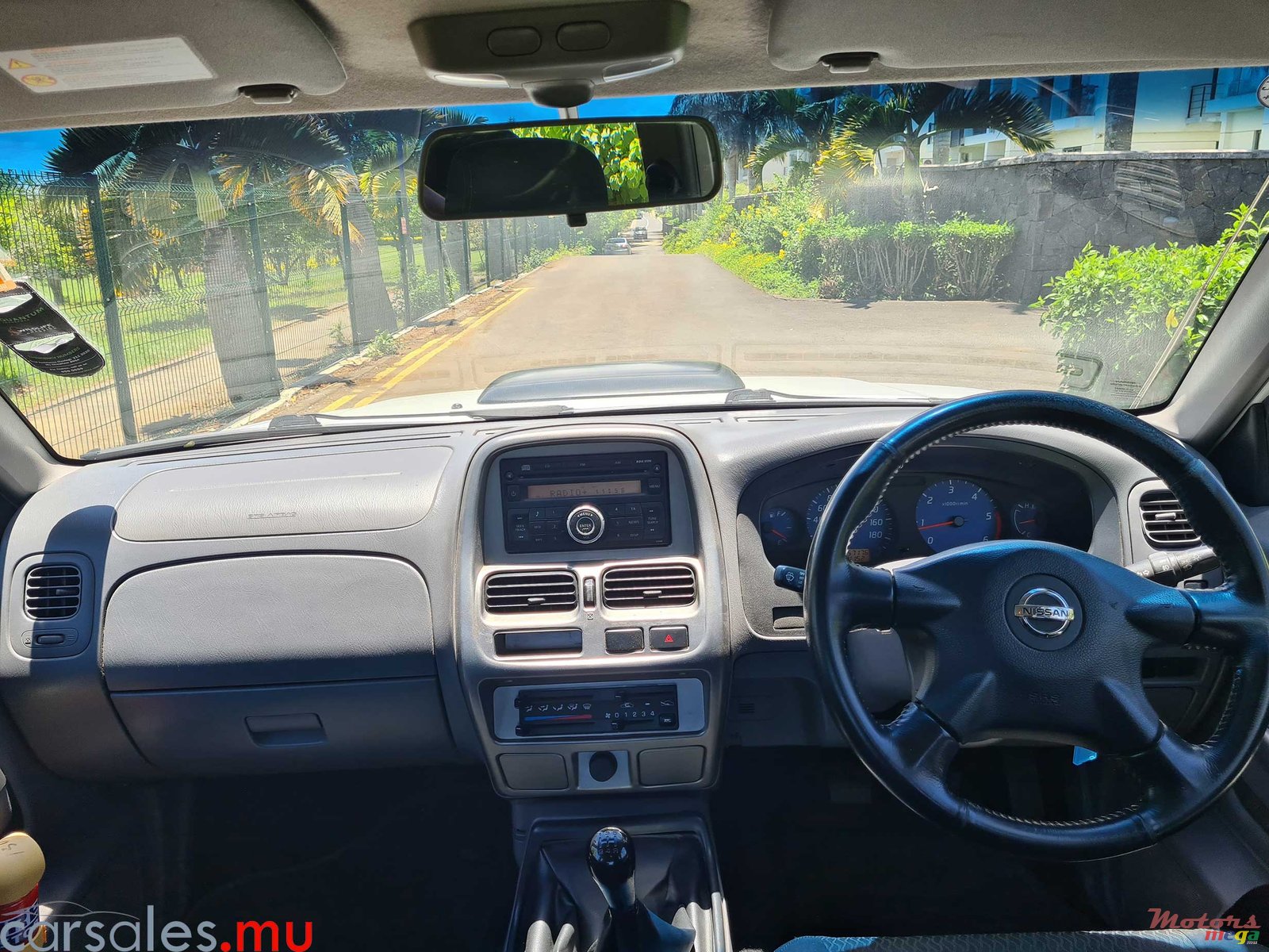 2017' Nissan NP300 photo #6