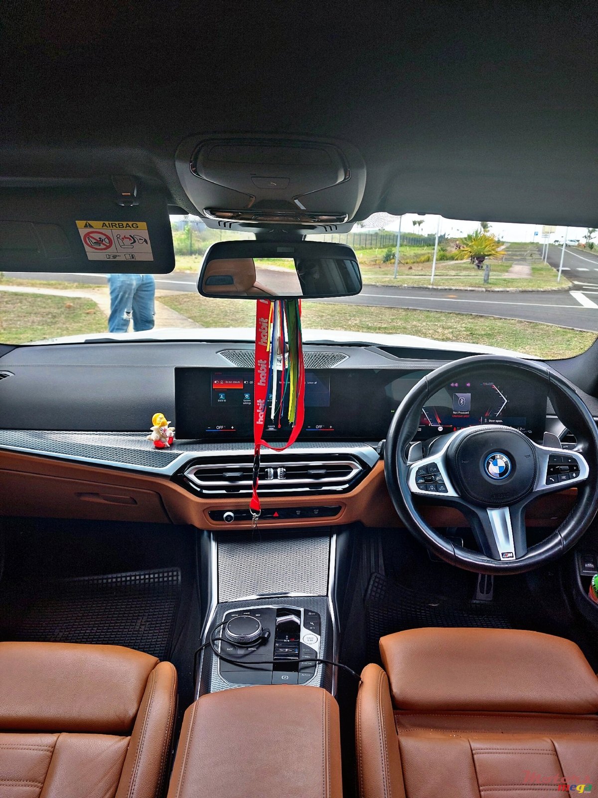 2022' BMW 3 Series Sedan photo #7