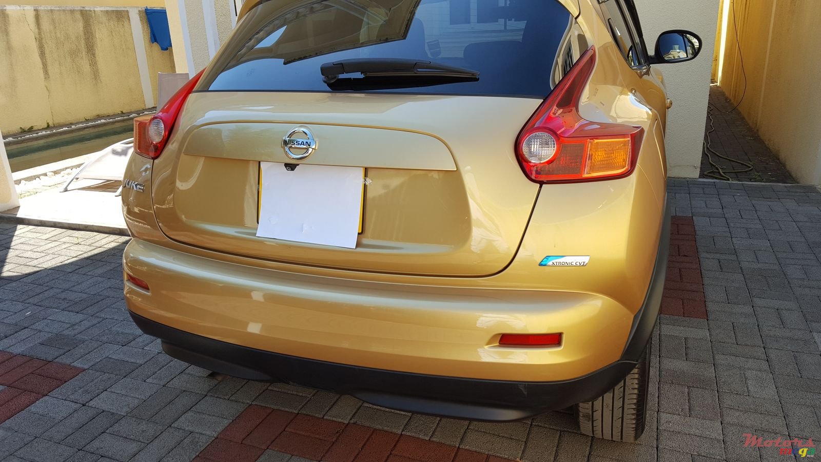 2013' Nissan Juke Hatchback photo #2