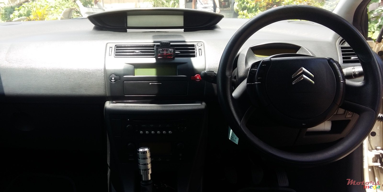 2008' Citroen C4 photo #6