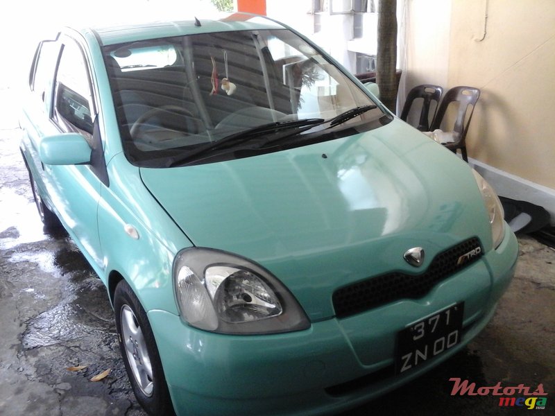 2000' Toyota Vitz photo #1