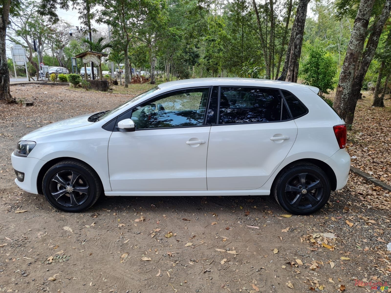 2010' Volkswagen Polo photo #2