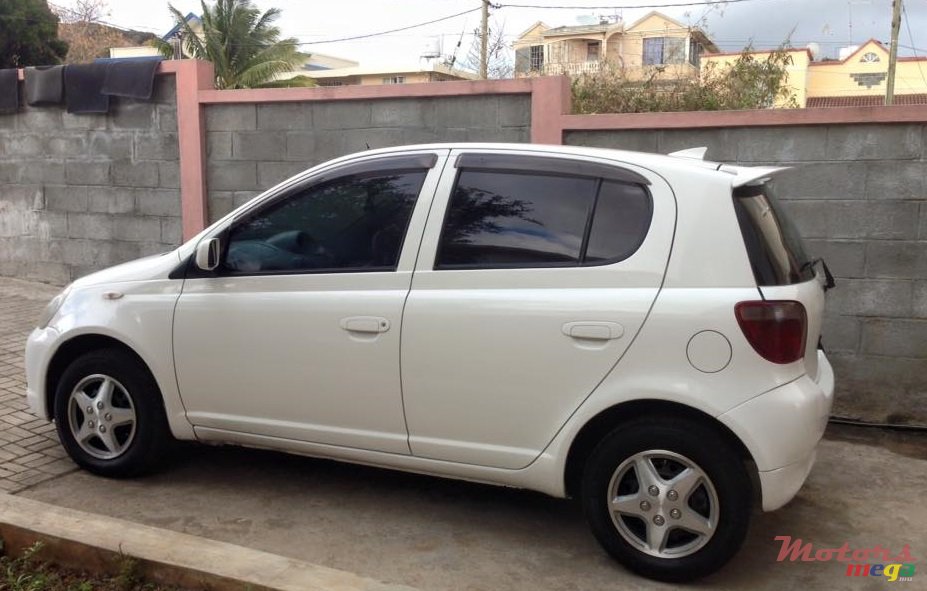 2000' Toyota Vitz photo #7