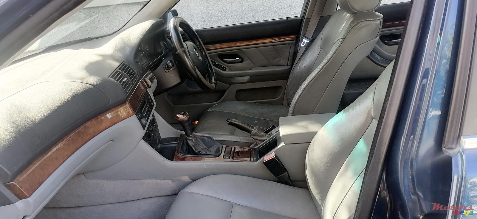 2001' BMW 520 photo #4