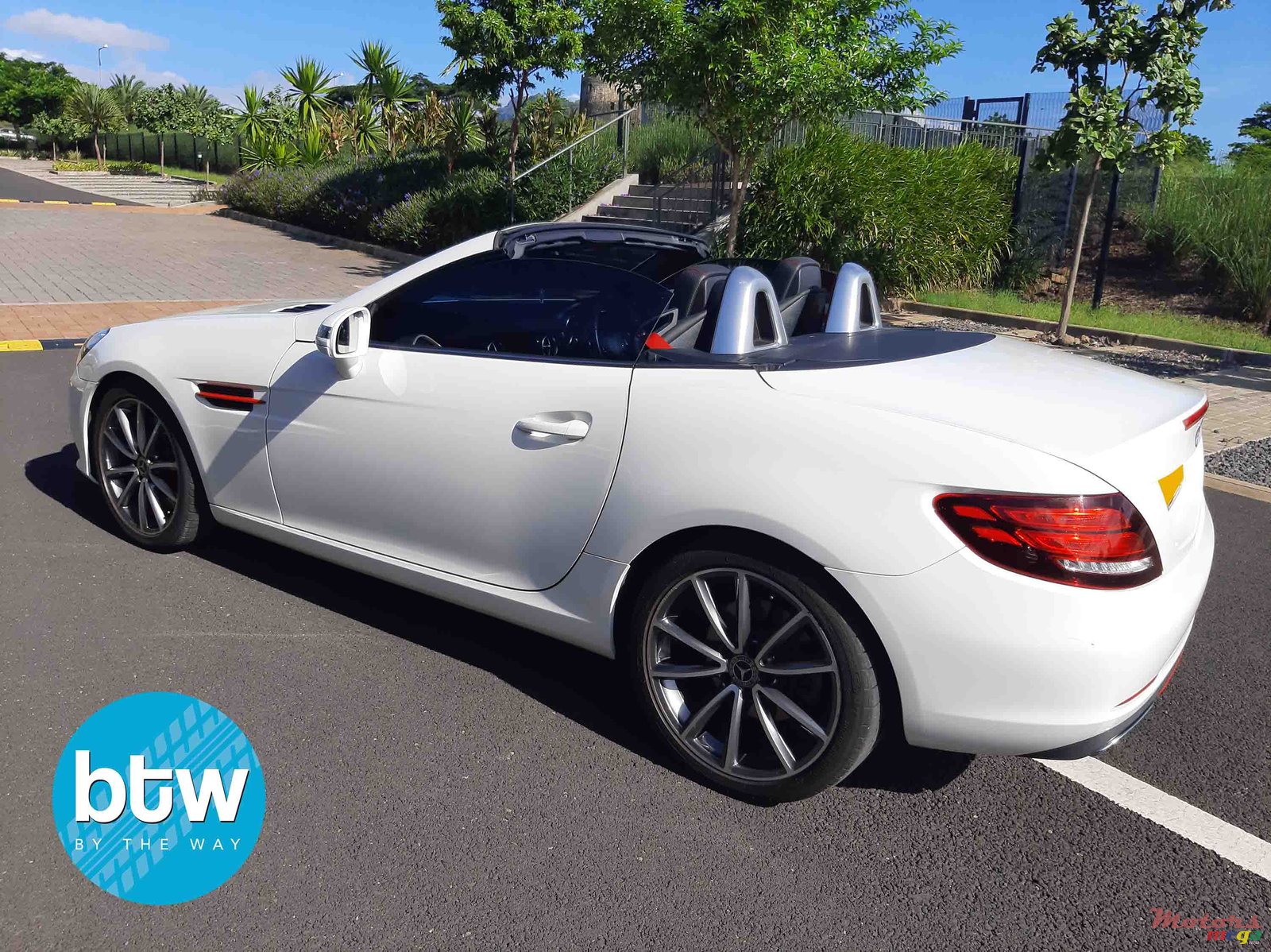 2018' Mercedes-Benz SL-Class photo #3