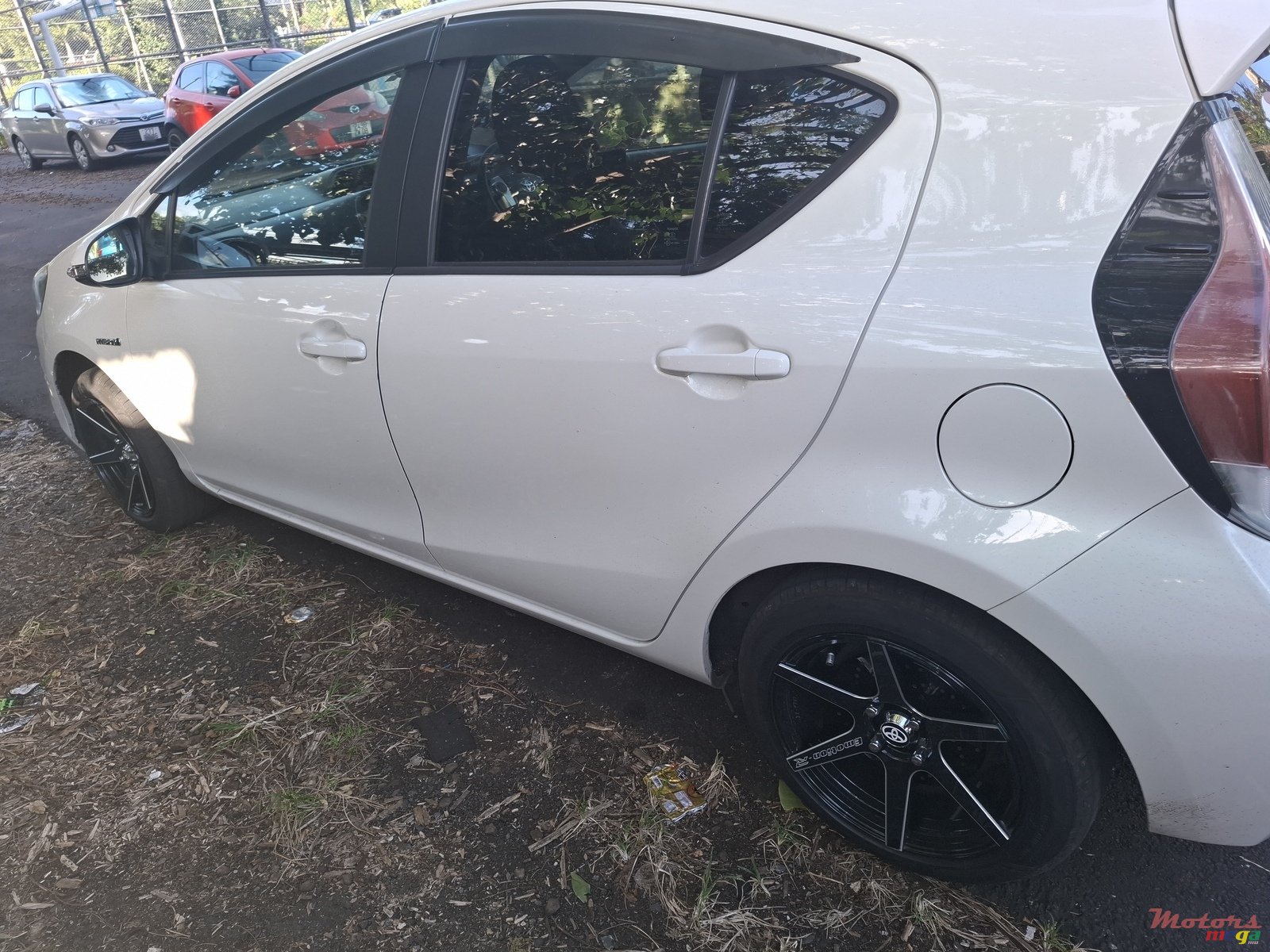 2015' Toyota Aqua Full option photo #2