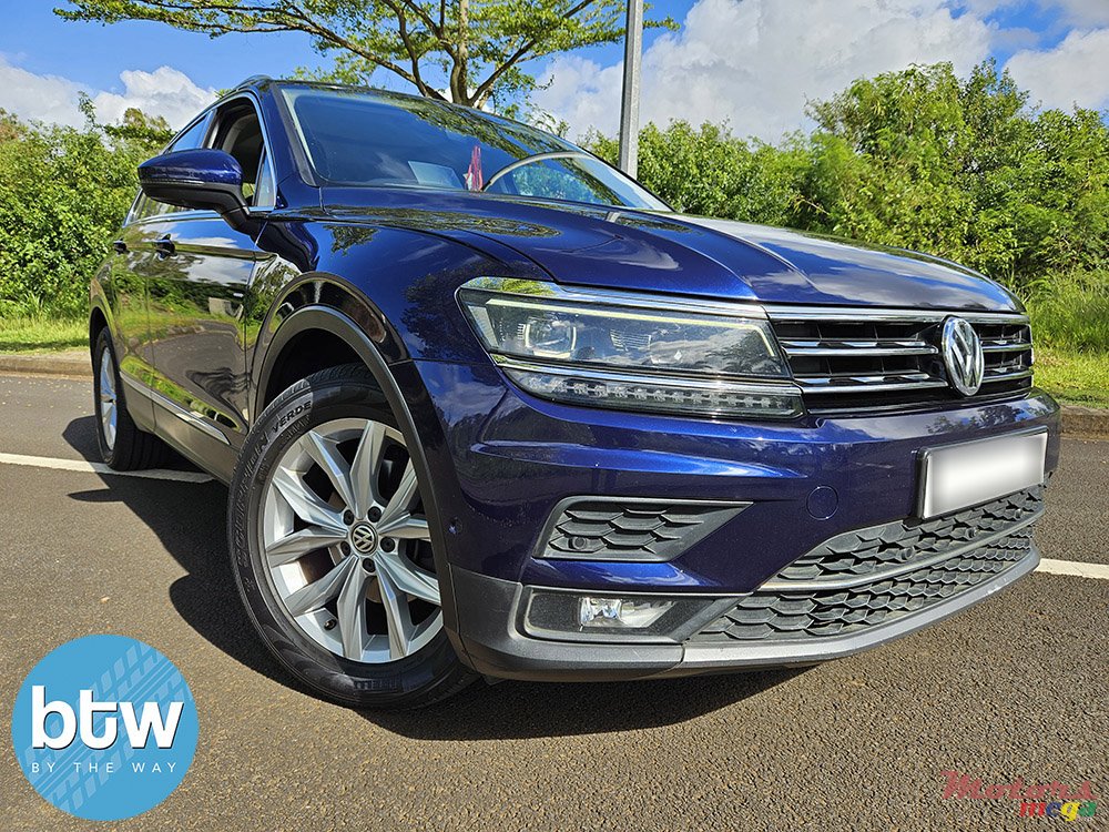2017' Volkswagen Tiguan photo #1