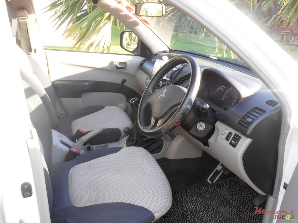 2008' Mitsubishi L 200 with carryboy photo #3