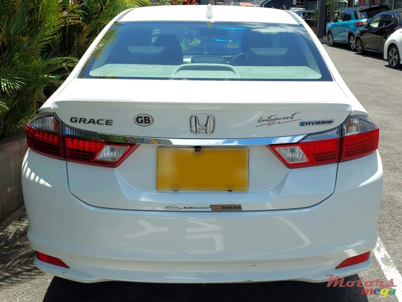 2015' Honda Grace Hybrid photo #2