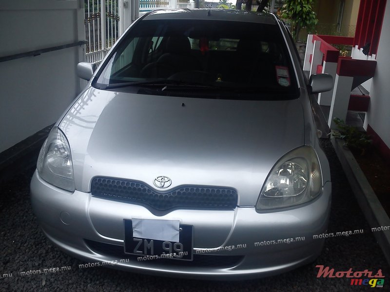 1999' Toyota Vitz photo #1