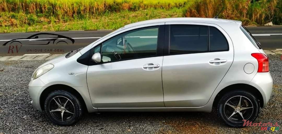 2006' Toyota Vitz photo #4