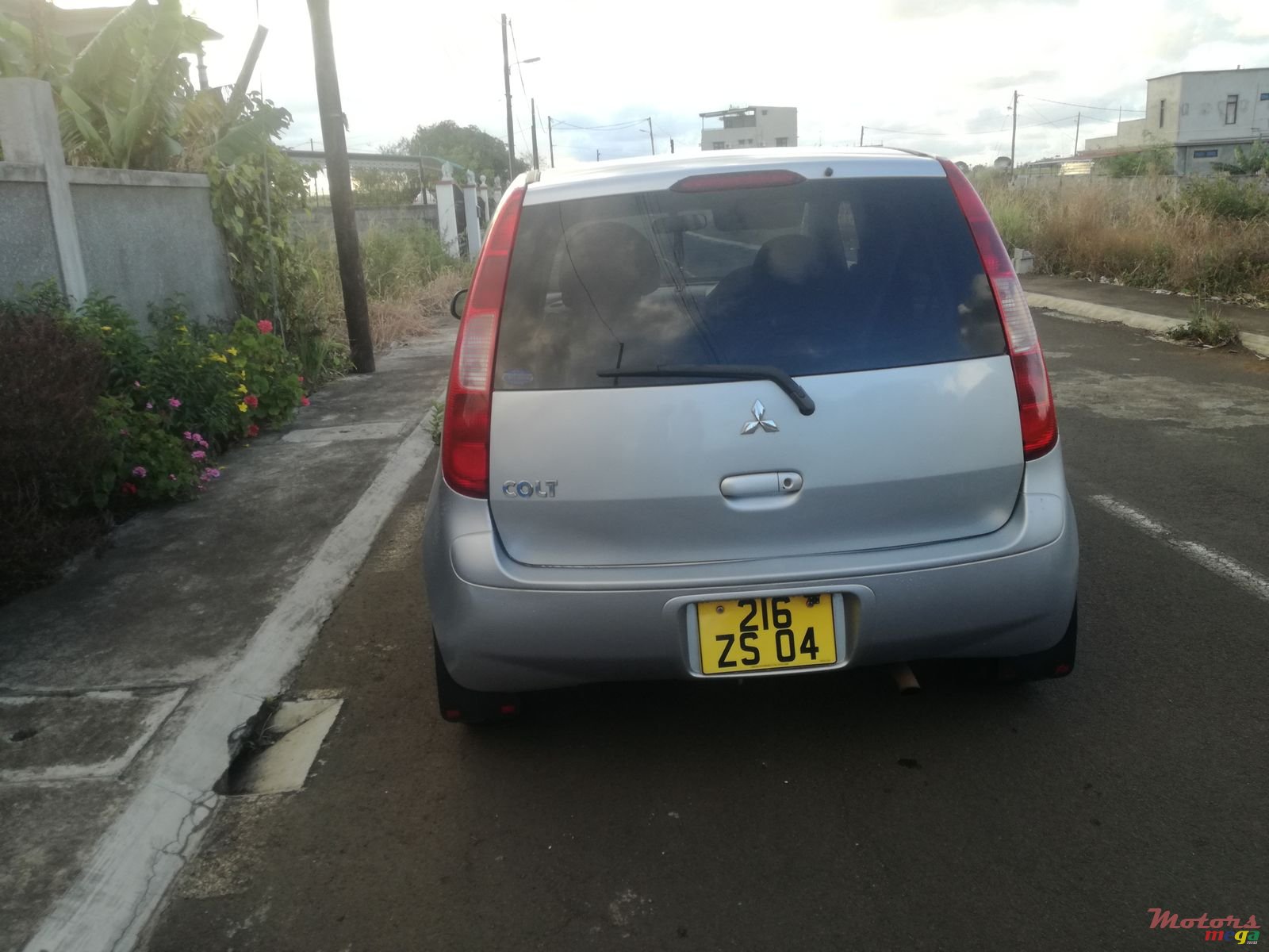 2004' Mitsubishi Colt photo #1