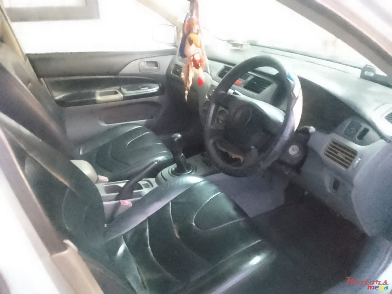 2004' Mitsubishi Lancer photo #5