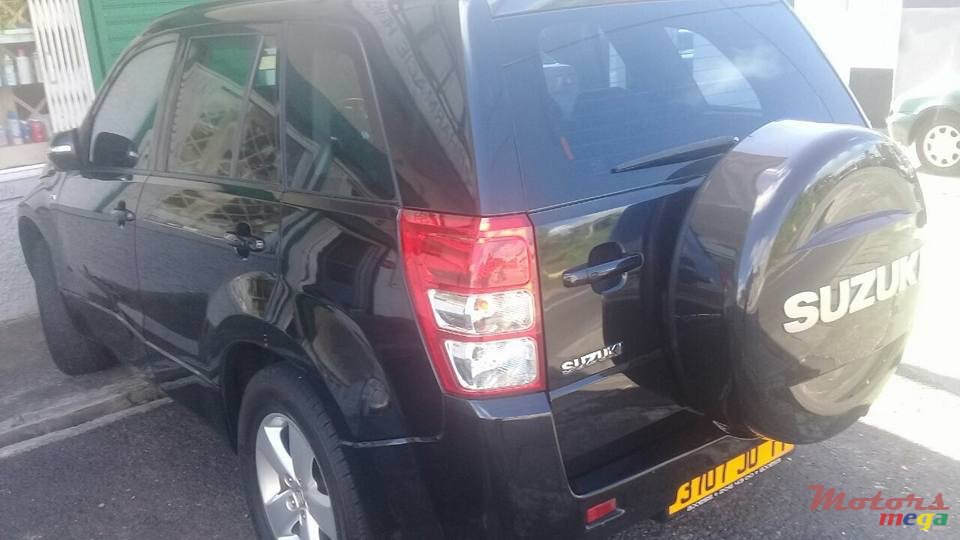 2011' Suzuki Grand Vitara photo #3