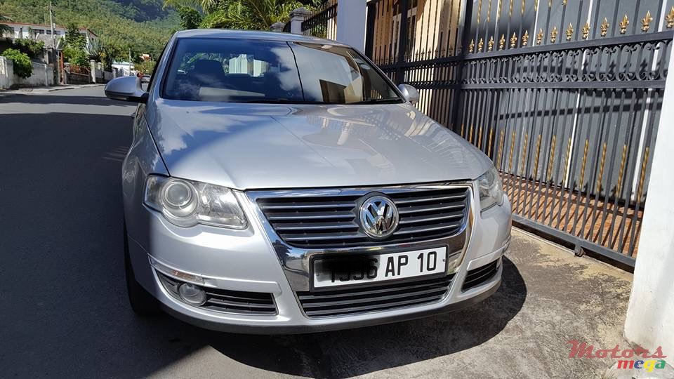 2010' Volkswagen Passat photo #2