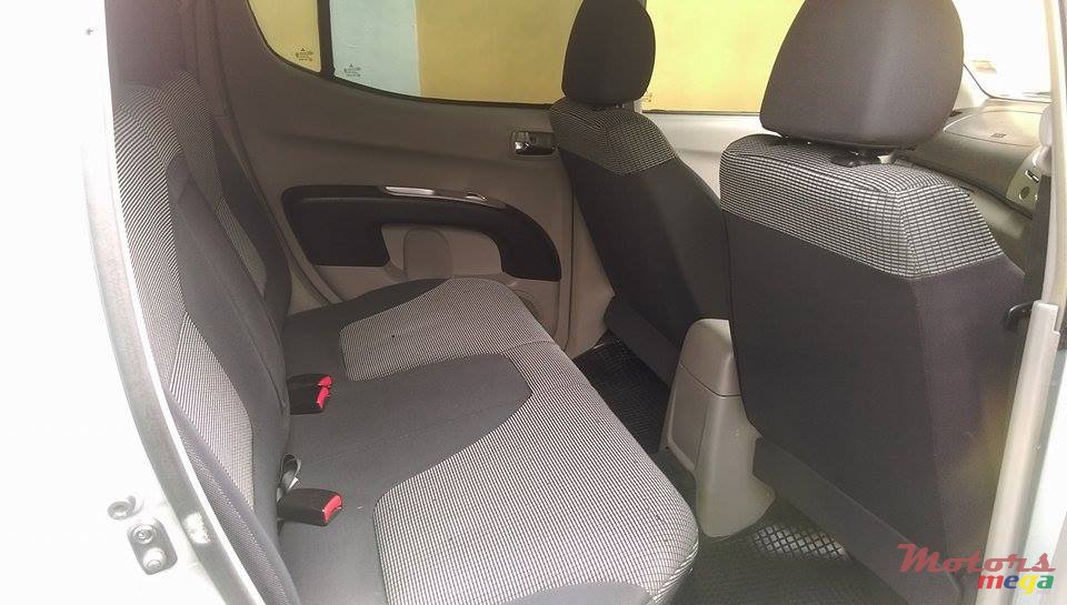 2009' Mitsubishi Sportero 4x4 Turbo photo #4