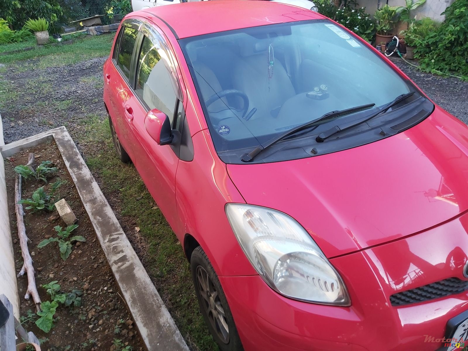 2009' Toyota Vitz photo #3