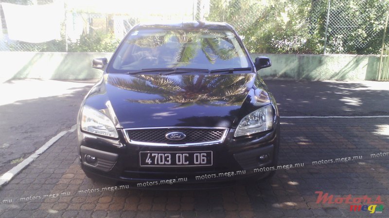 2006' Ford Focus photo #2
